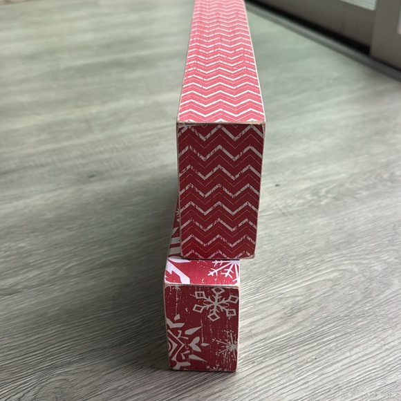 Set of 4 Christmas Decor Items - Picture 2 of 11